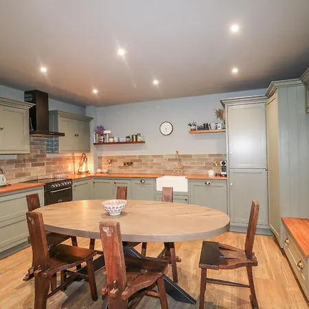 Robins Rest At The *