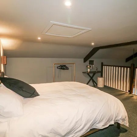 Robins Rest At The *